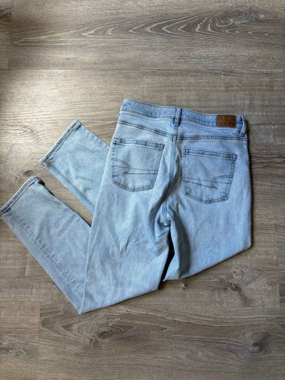 American Eagle High-waisted distressed denim jeans (4)